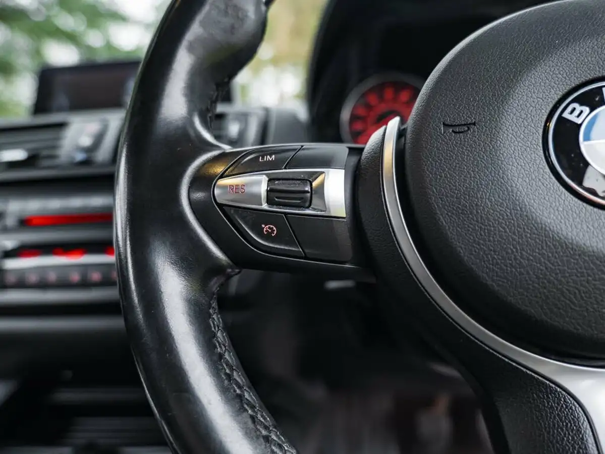2014-land-rover-range-rover-evoque-22sd4-pure-tech-hatchback-5d-auto-big-31