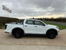 2024-isuzu-d-max-19td-v-cross-auto-small-3