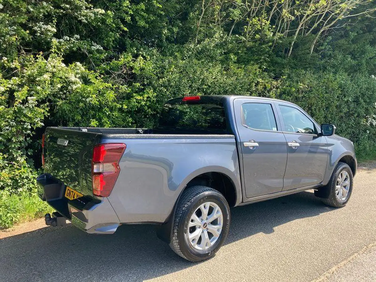 2024-isuzu-d-max-19td-dl20-double-auto-big-3