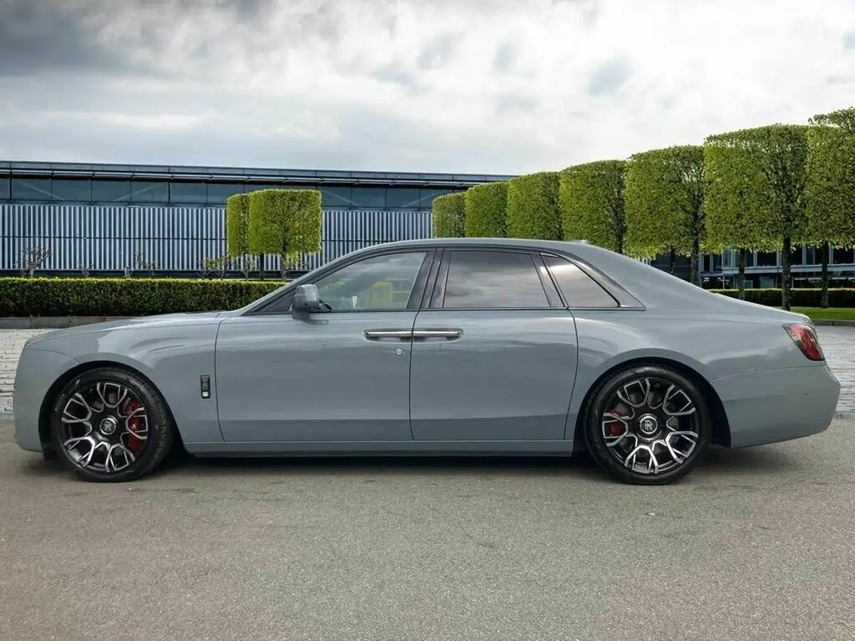 2022-rolls-royce-ghost-675-black-badge-big-3