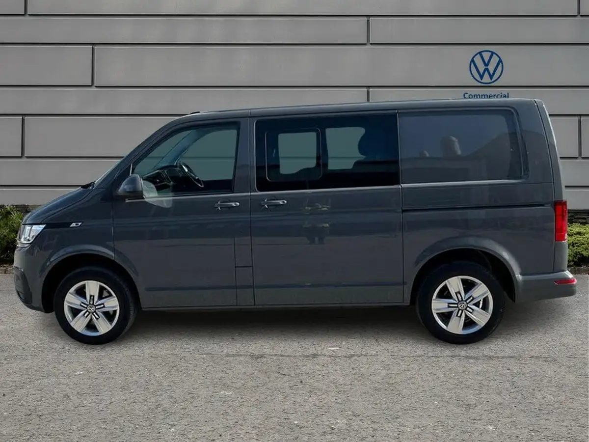 2022-volkswagen-transporter-20bitdi-t32-highline-bmt-lwb-4motion-kombi-big-11