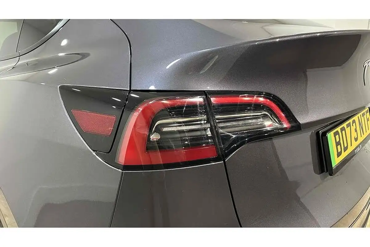 2023-tesla-model-y-e-rwd-big-10