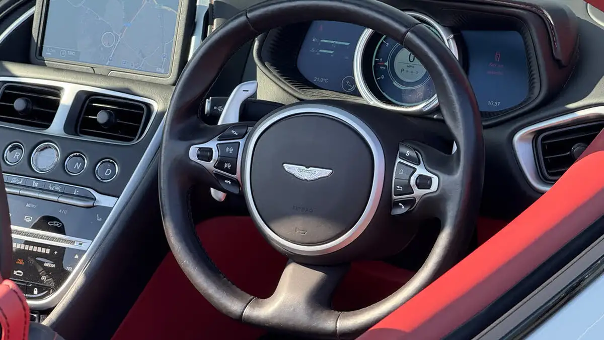 2018-aston-martin-db11-40-v8-big-19