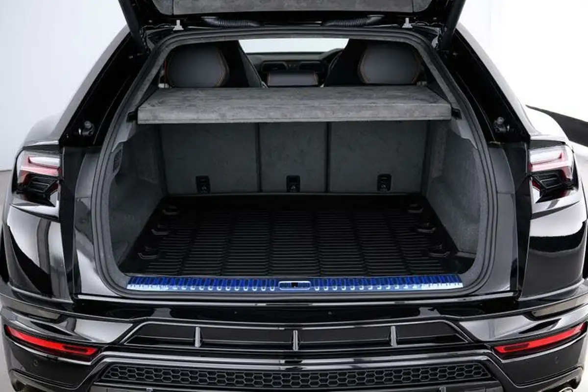 2023-lamborghini-urus-40-no-trim-big-9