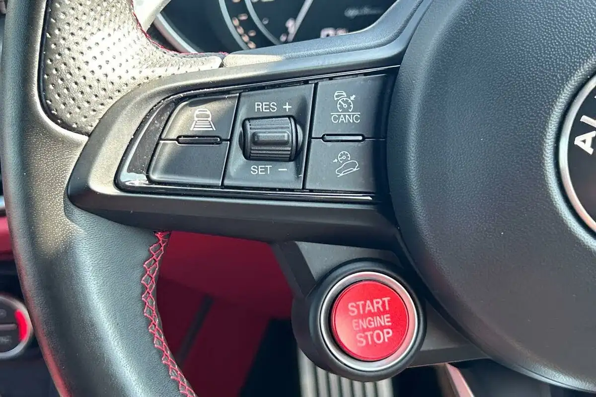 2021-alfa-romeo-stelvio-20-veloce-big-15