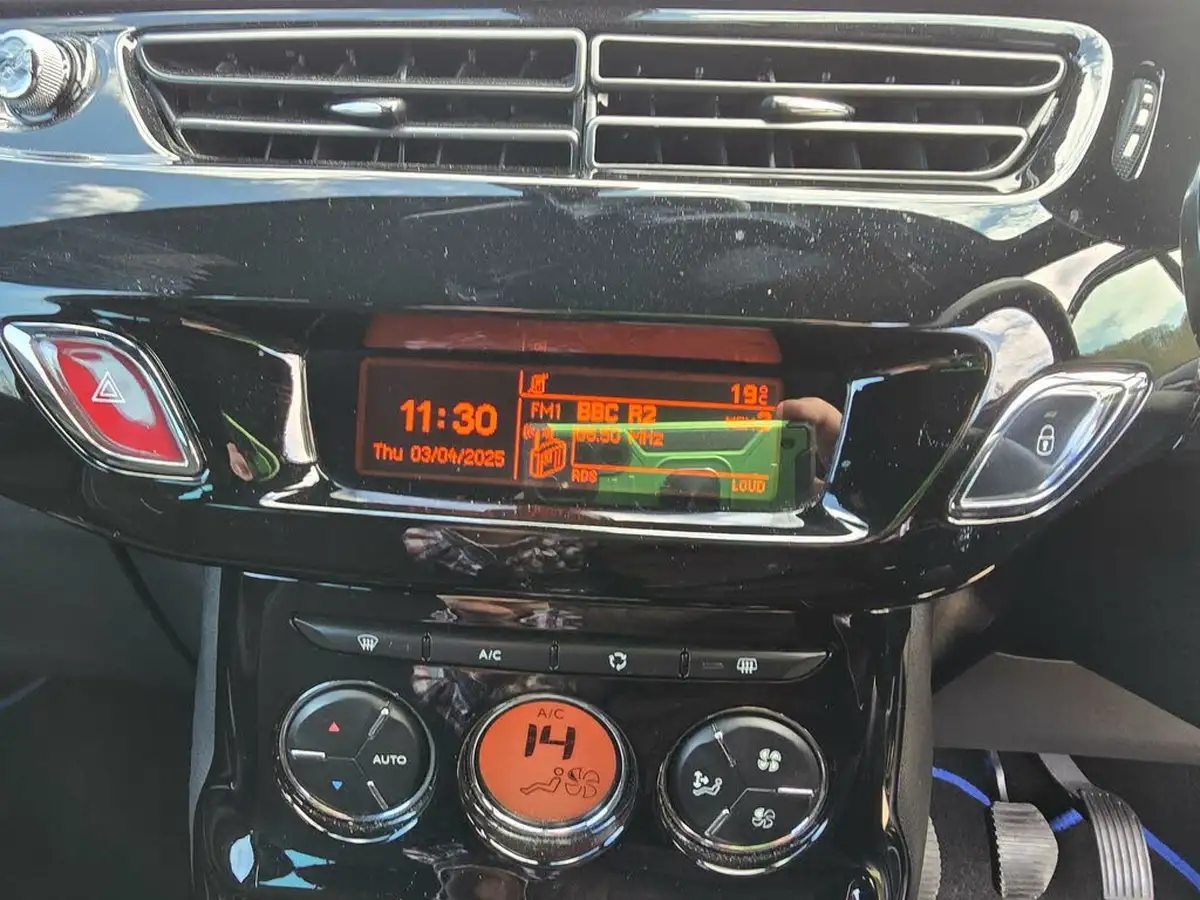 2015-citroen-ds3-12-dstyle-plus-big-36
