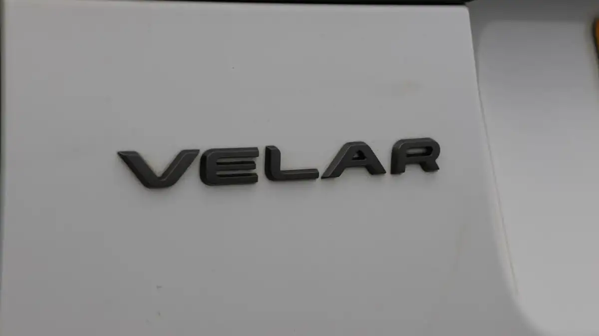 2021-land-rover-range-rover-velar-20-d200-r-dynamic-big-23