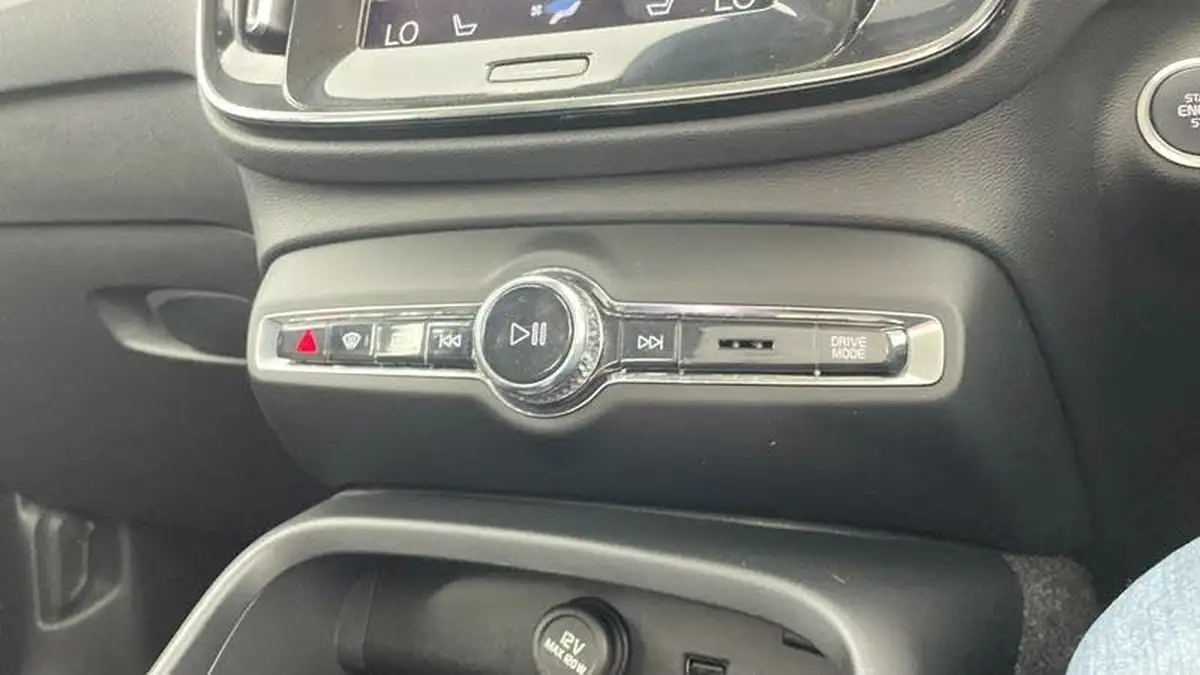 2021-volvo-xc40-20-b4-inscription-pro-197bhp-geartronic-big-11