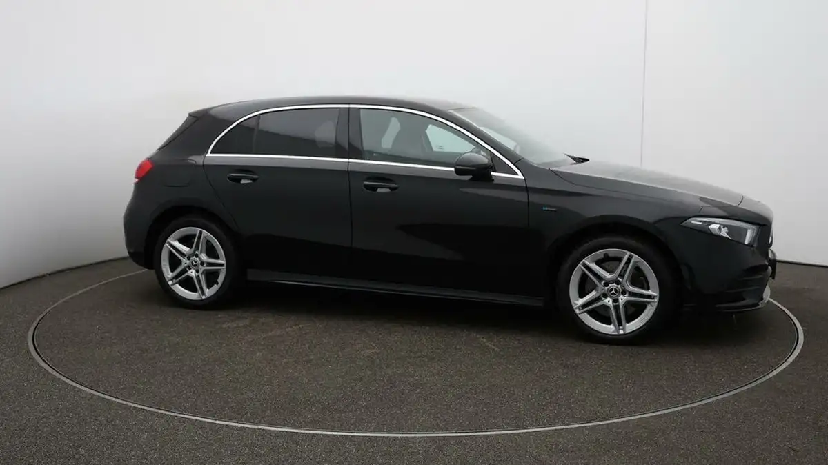 2021-mercedes-benz-a-class-13-a250e-amg-line-hatchback-5d-big-35