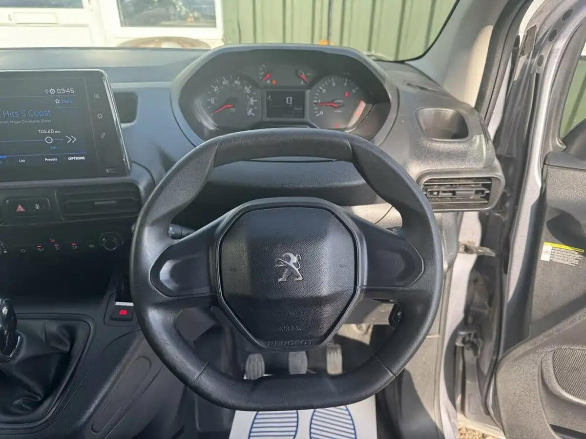 2019-peugeot-partner-16bluehdi-1000-professional-big-12