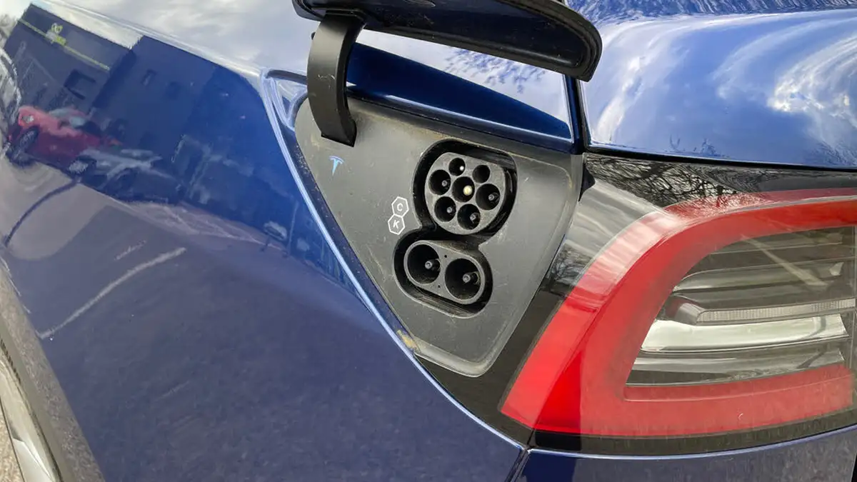 2023-tesla-model-y-e-long-range-big-20