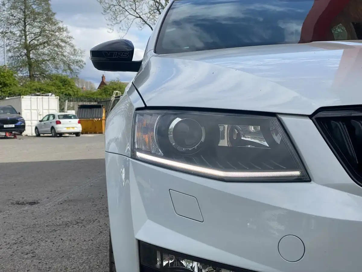 2015-skoda-octavia-20tdi-vrs-hatchback-big-8