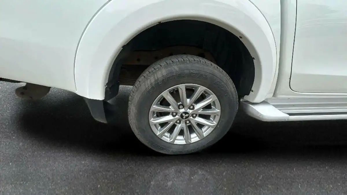 2018-mitsubishi-l200-24di-d-barbarian-eu6-big-19
