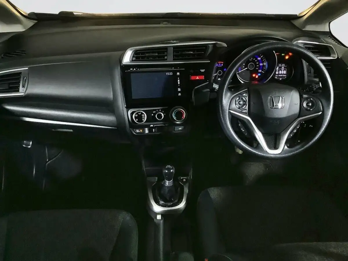 2015-honda-jazz-13-i-vtec-se-big-2