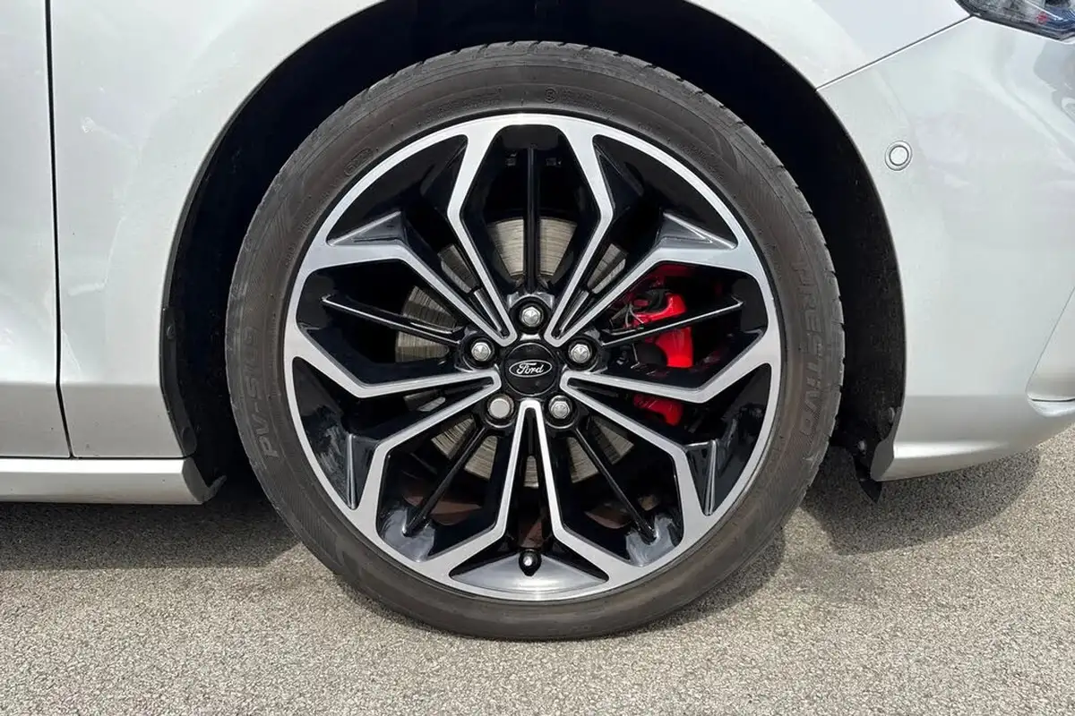 2019-ford-focus-20-st-line-x-estate-auto-big-10