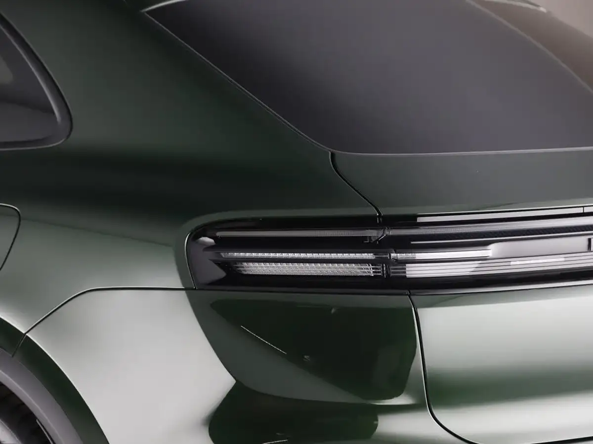 2025-porsche-macan-e-electric-big-30