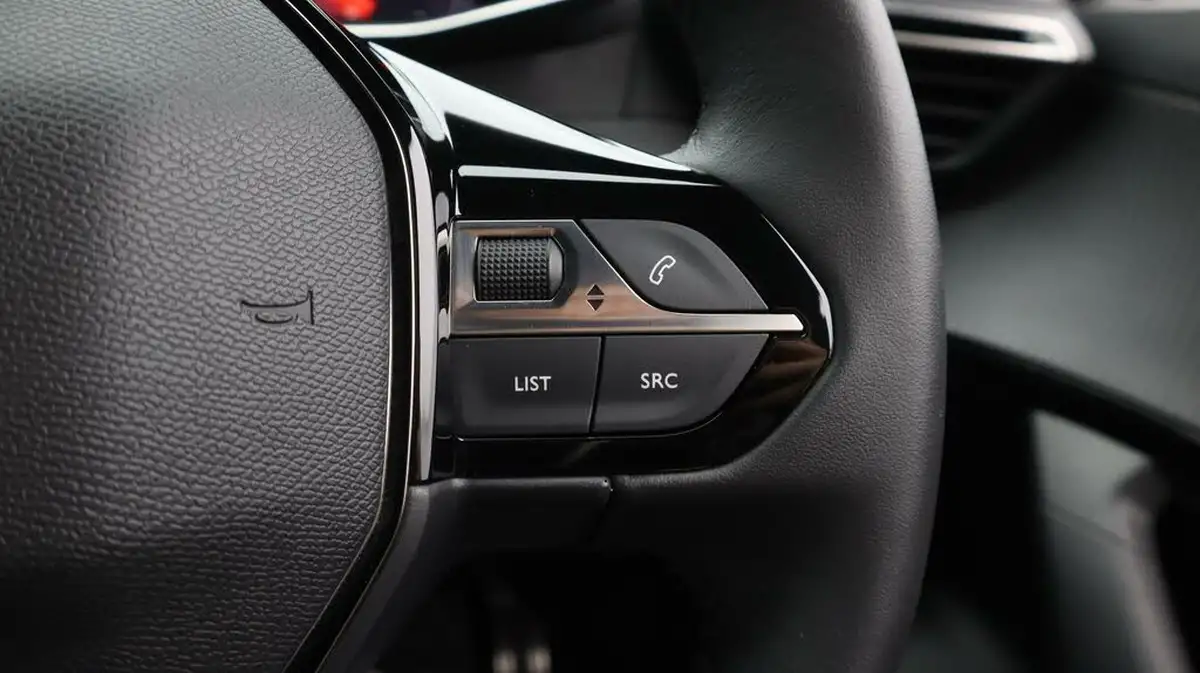 2023-peugeot-2008-suv-12-puretech-allure-premium-130bhp-big-23