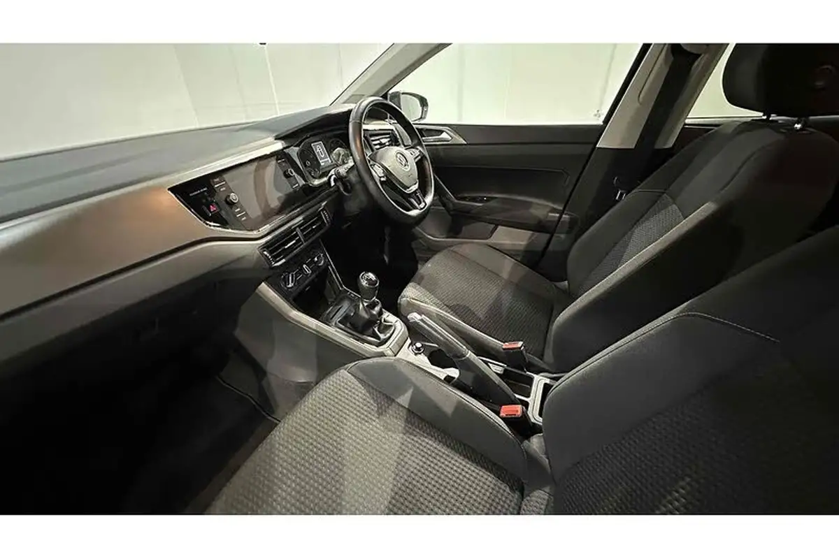 2021-volkswagen-polo-10-tsi-match-big-16