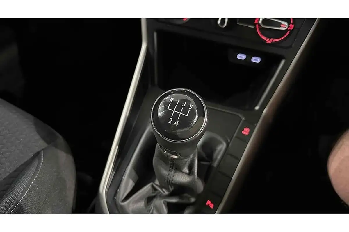 2021-volkswagen-polo-10-tsi-match-big-38