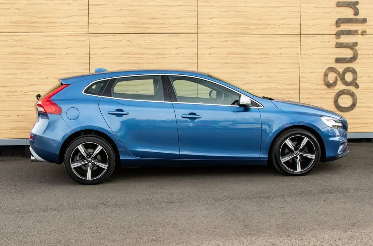 2019-volvo-v40-20td-d2-r-design-nav-plus-big-14