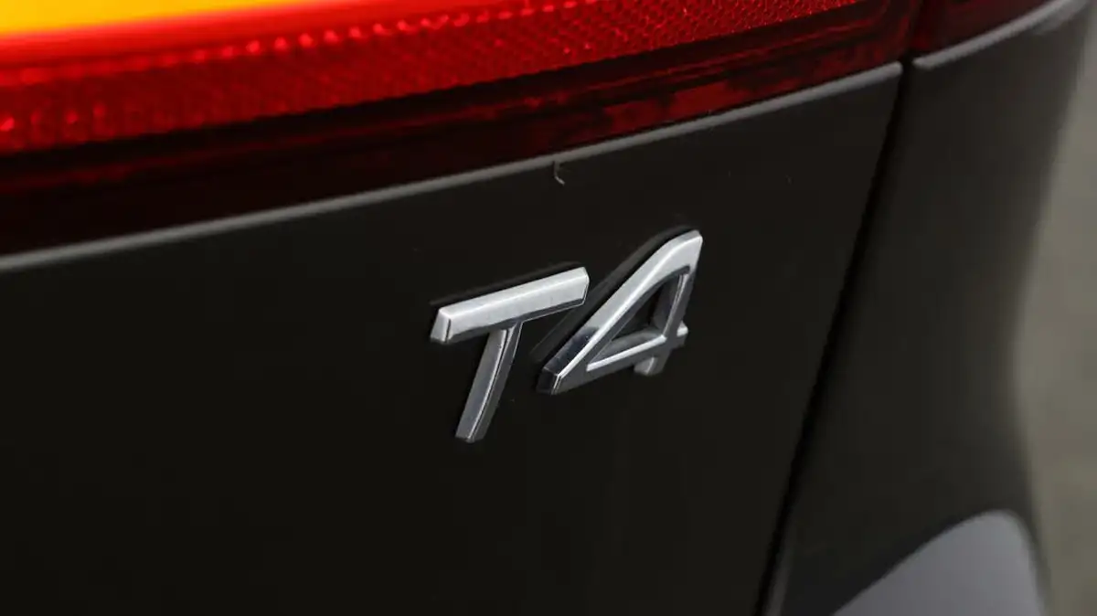 2020-volvo-v90-20-t4-momentum-plus-big-20