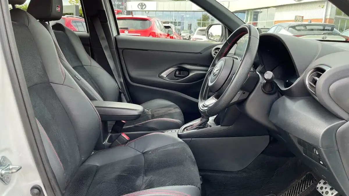 2022-toyota-yaris-cross-15-vvt-i-gr-sport-big-10