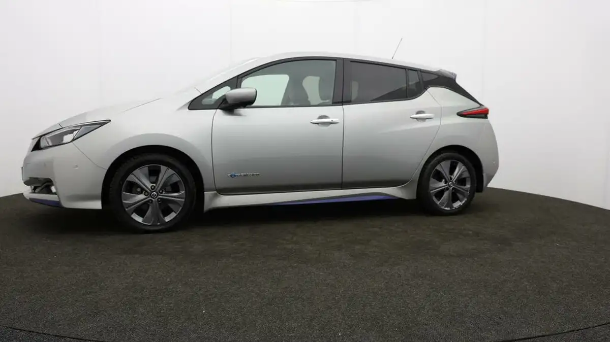 2019-nissan-leaf-e-tekna-big-58