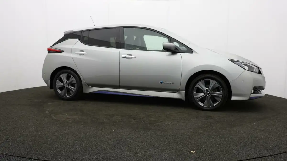 2019-nissan-leaf-e-tekna-big-34