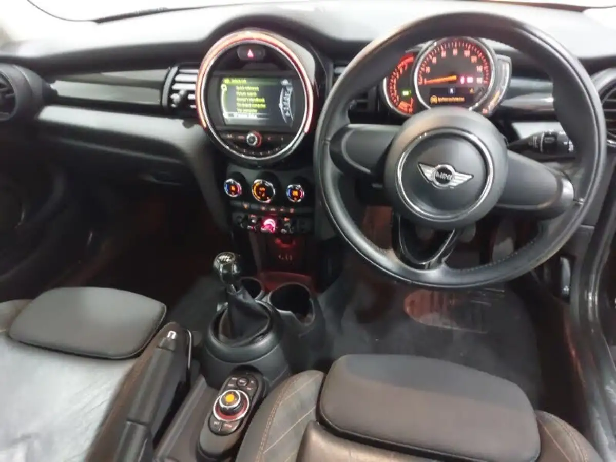 2017-mini-cooper-15-cooper-seven-chili-3d-big-2