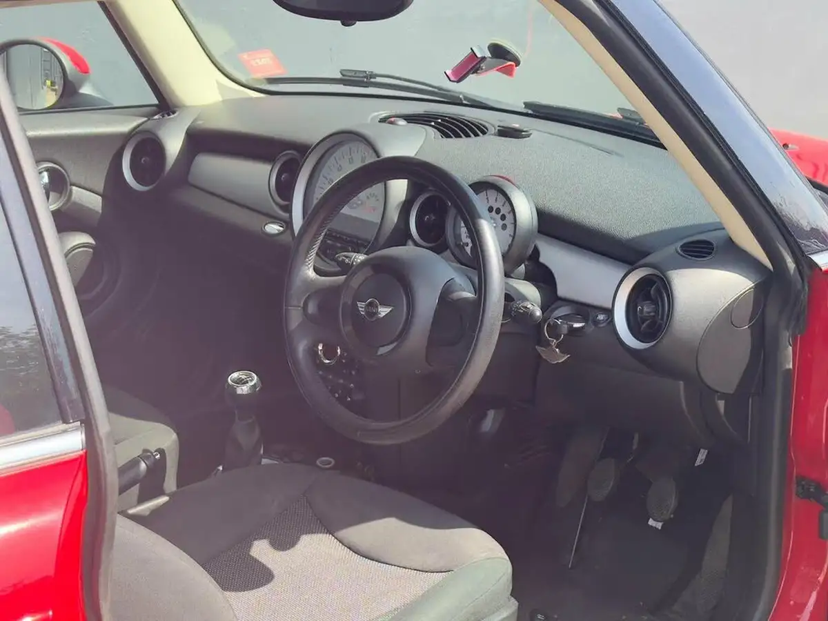 2013-mini-cooper-16-one-98bhp-sport-chili-hatchback-3d-big-25