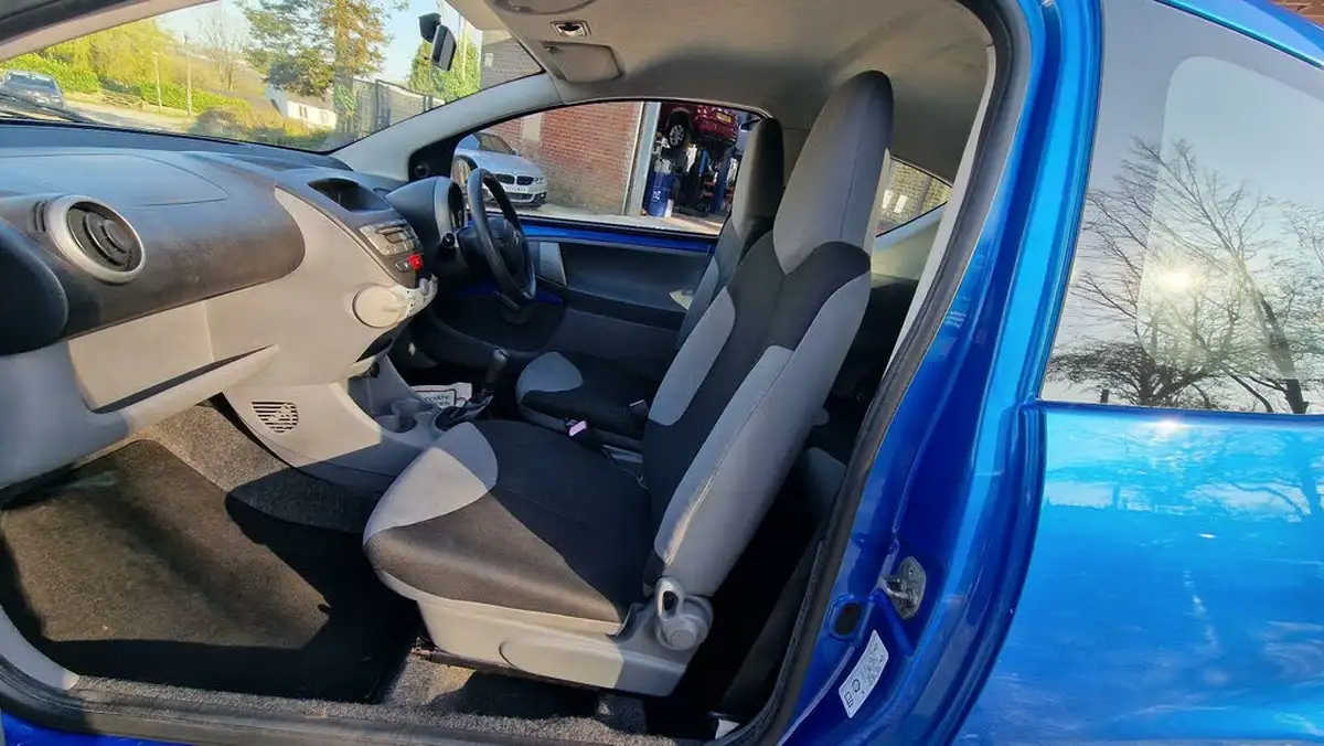 2010-citroen-c1-10-vt-3d-big-13