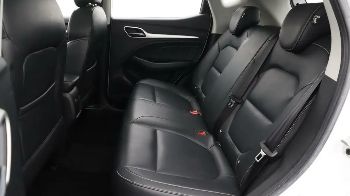 2021-mg-zs-suv-e-exclusive-ev-big-16