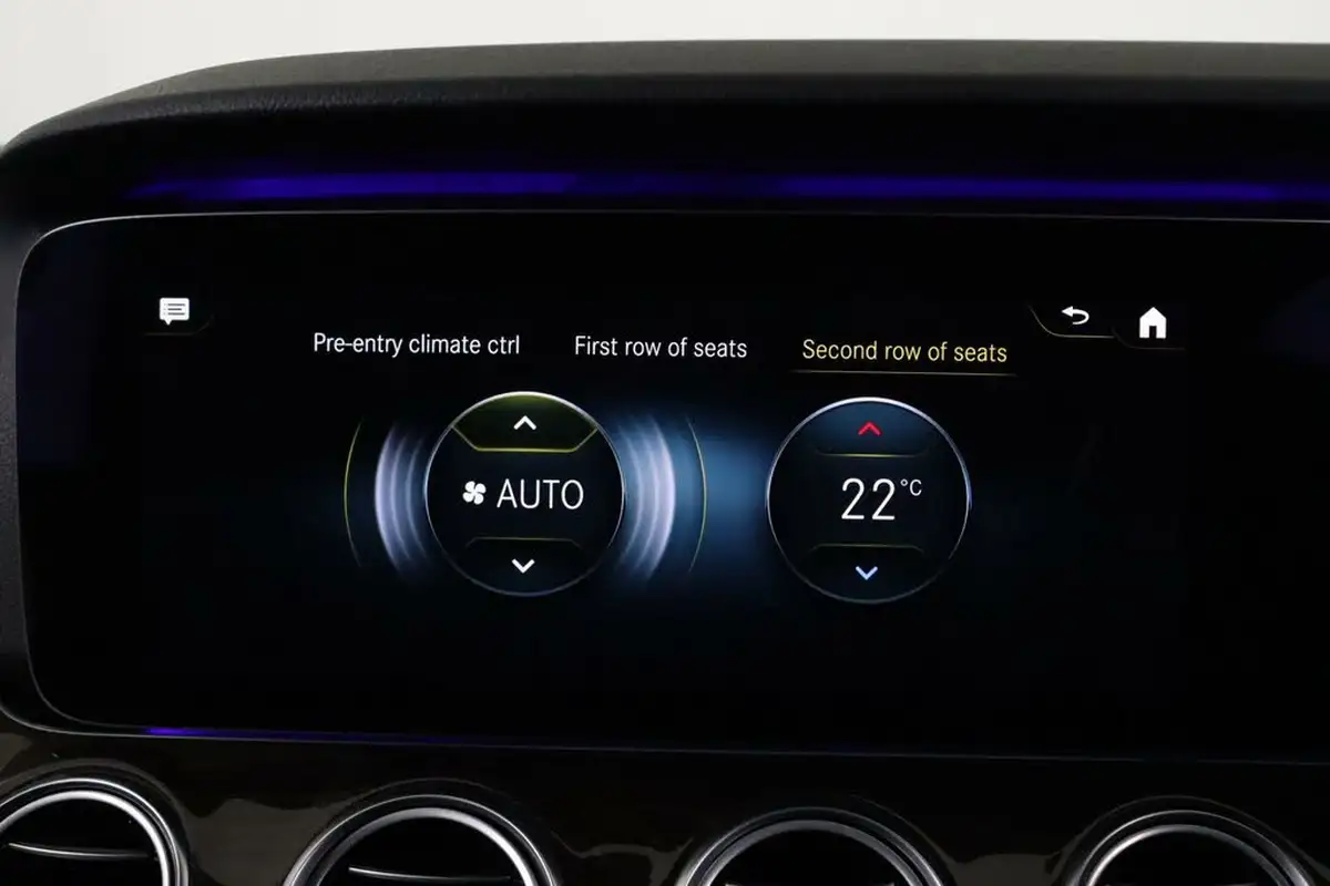 2020-mercedes-benz-e-class-20d-e300de-amg-line-edition-eq-power-saloon-4d-big-28
