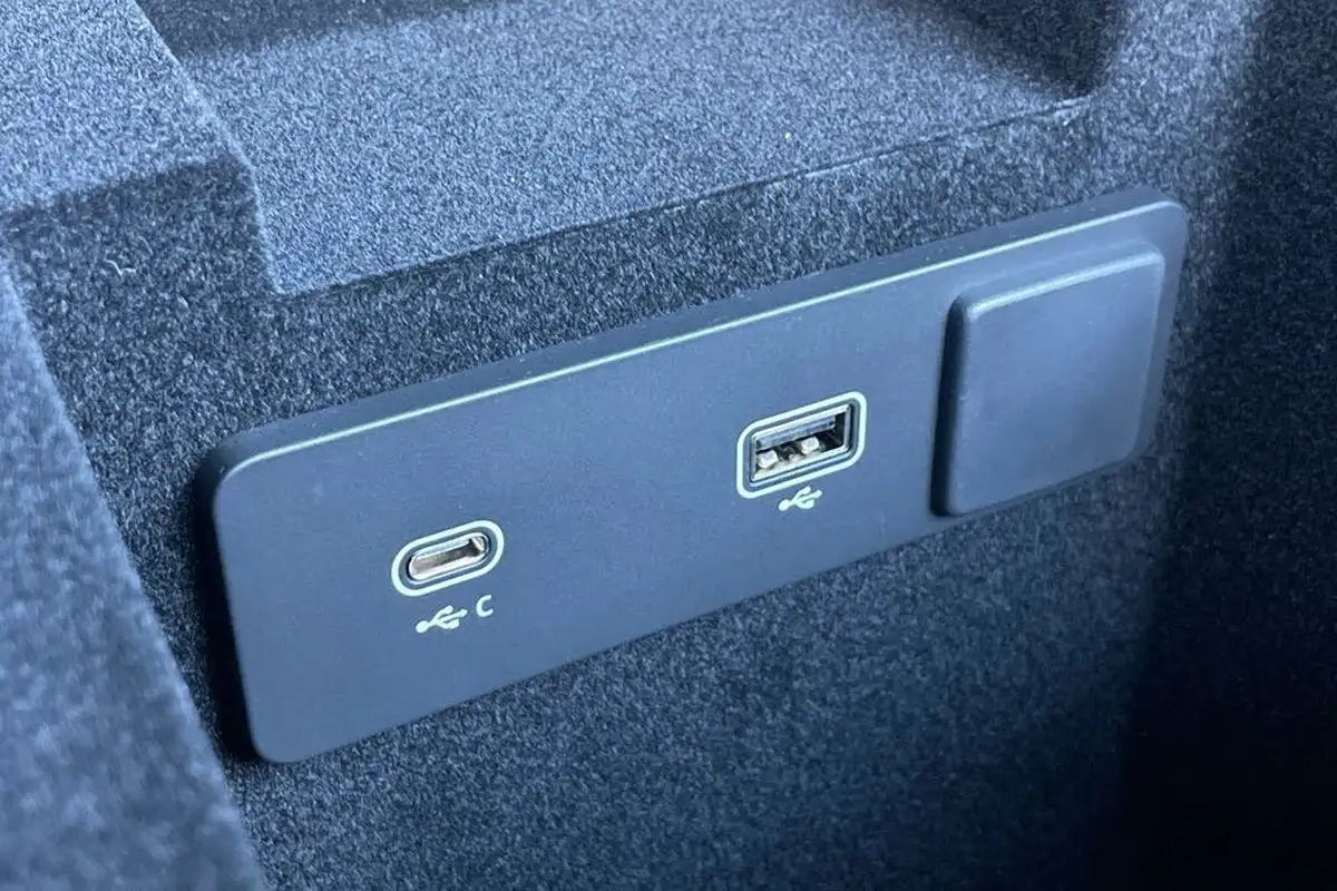 2023-jaguar-xe-20-p250-r-dynamic-hse-black-big-55