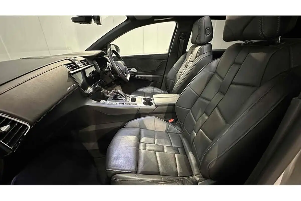 2020-ds-ds-7-crossback-e-tense-ultra-prestige-300ps-4x4-big-17