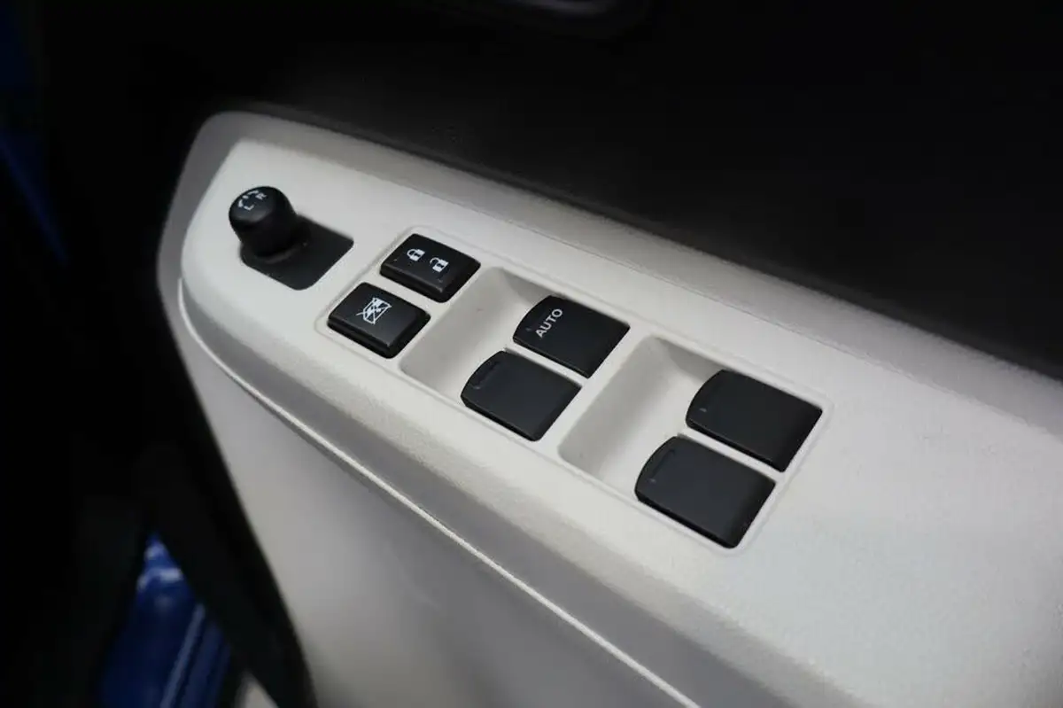 2017-suzuki-ignis-12-dualjet-sz5-4x4-shvs-big-12