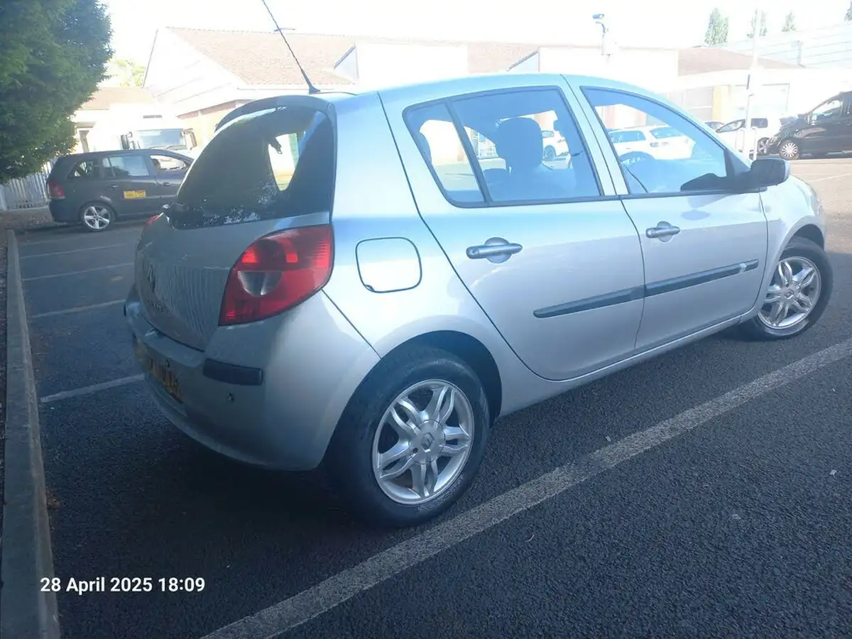 2008-renault-clio-12-expression-16v-75bhp-ac-hatchback-5d-big-5