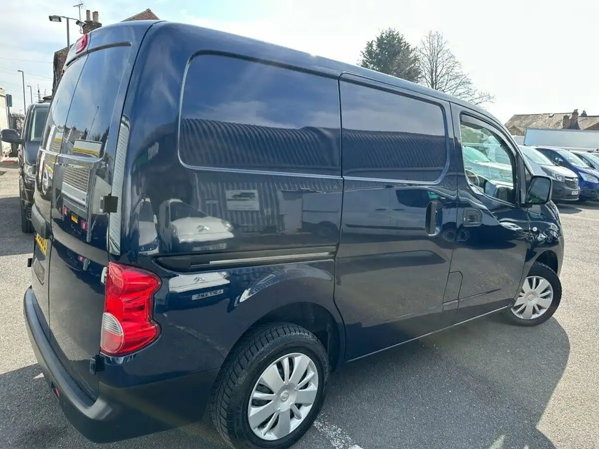 2019-nissan-nv200-15td-acenta-89bhp-crewcab-van-big-37