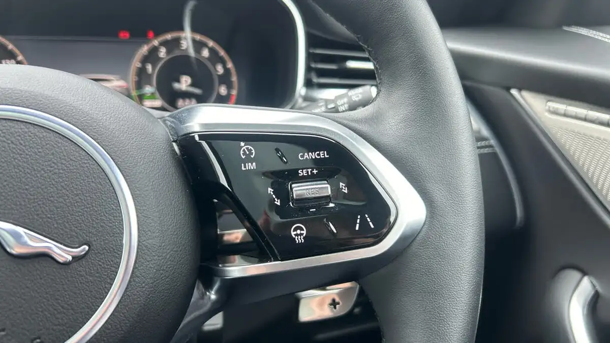 2023-jaguar-f-pace-20-p250-r-dynamic-se-black-big-20