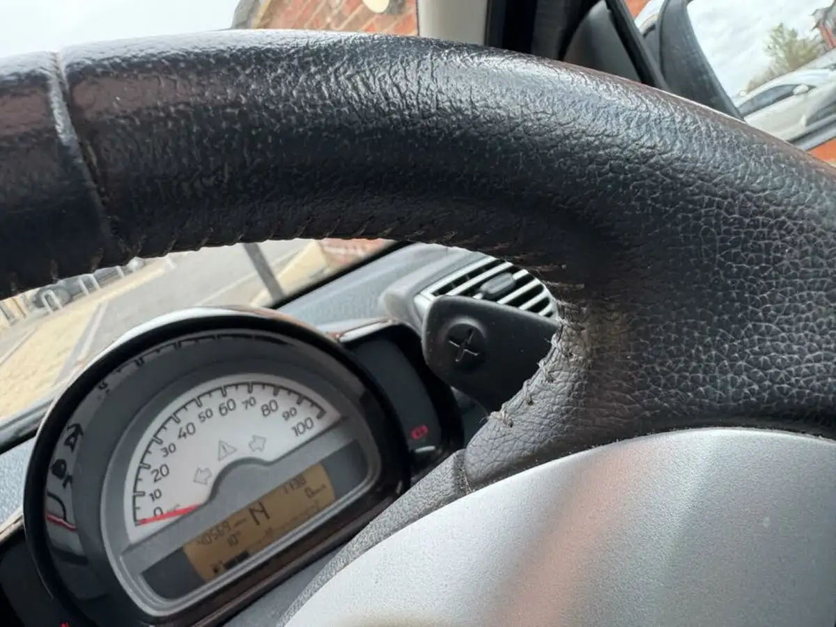 2010-smart-fortwo-08td-pulse-coupe-semi-a-big-27
