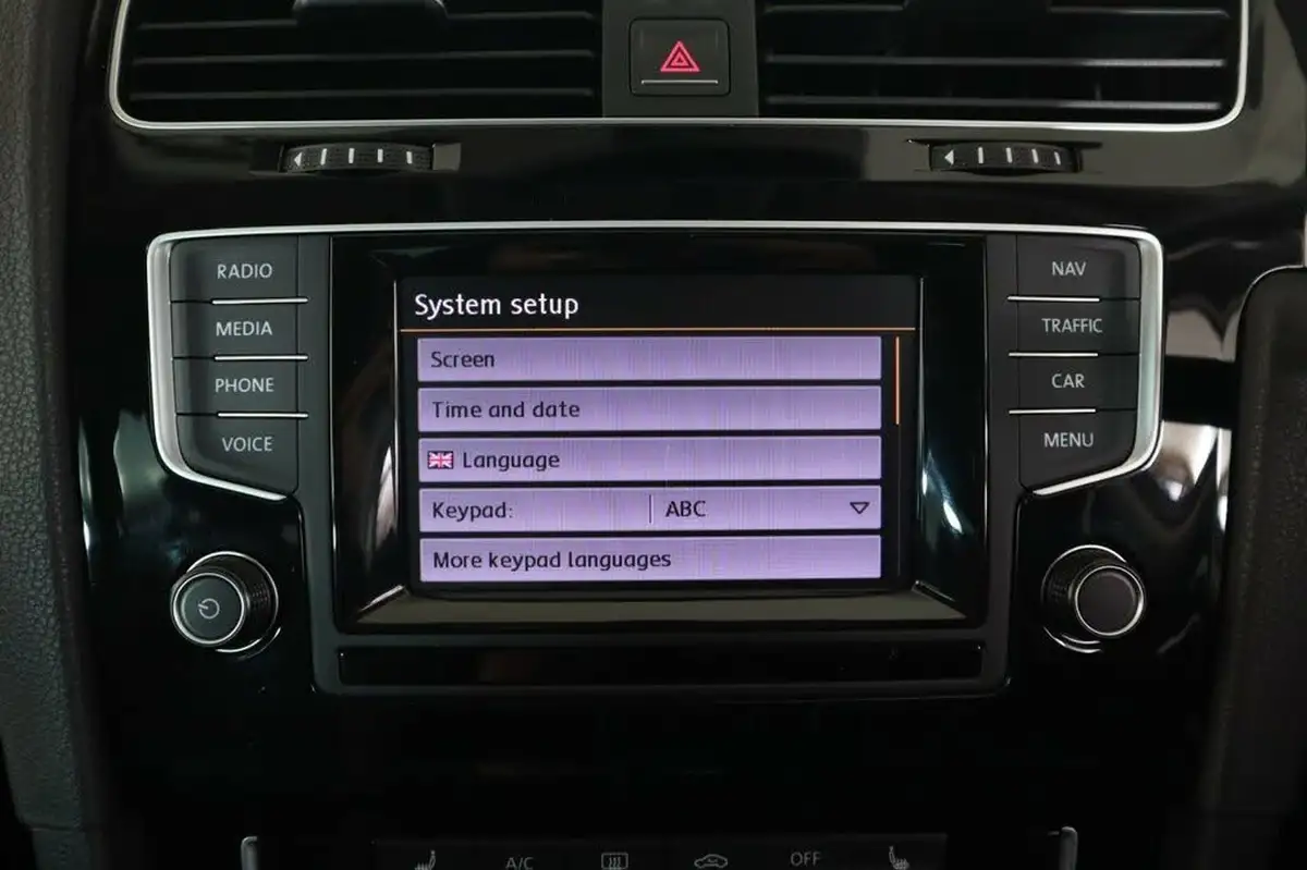 2014-volkswagen-golf-20tdi-gt-bmtss-hatchback-5d-big-46