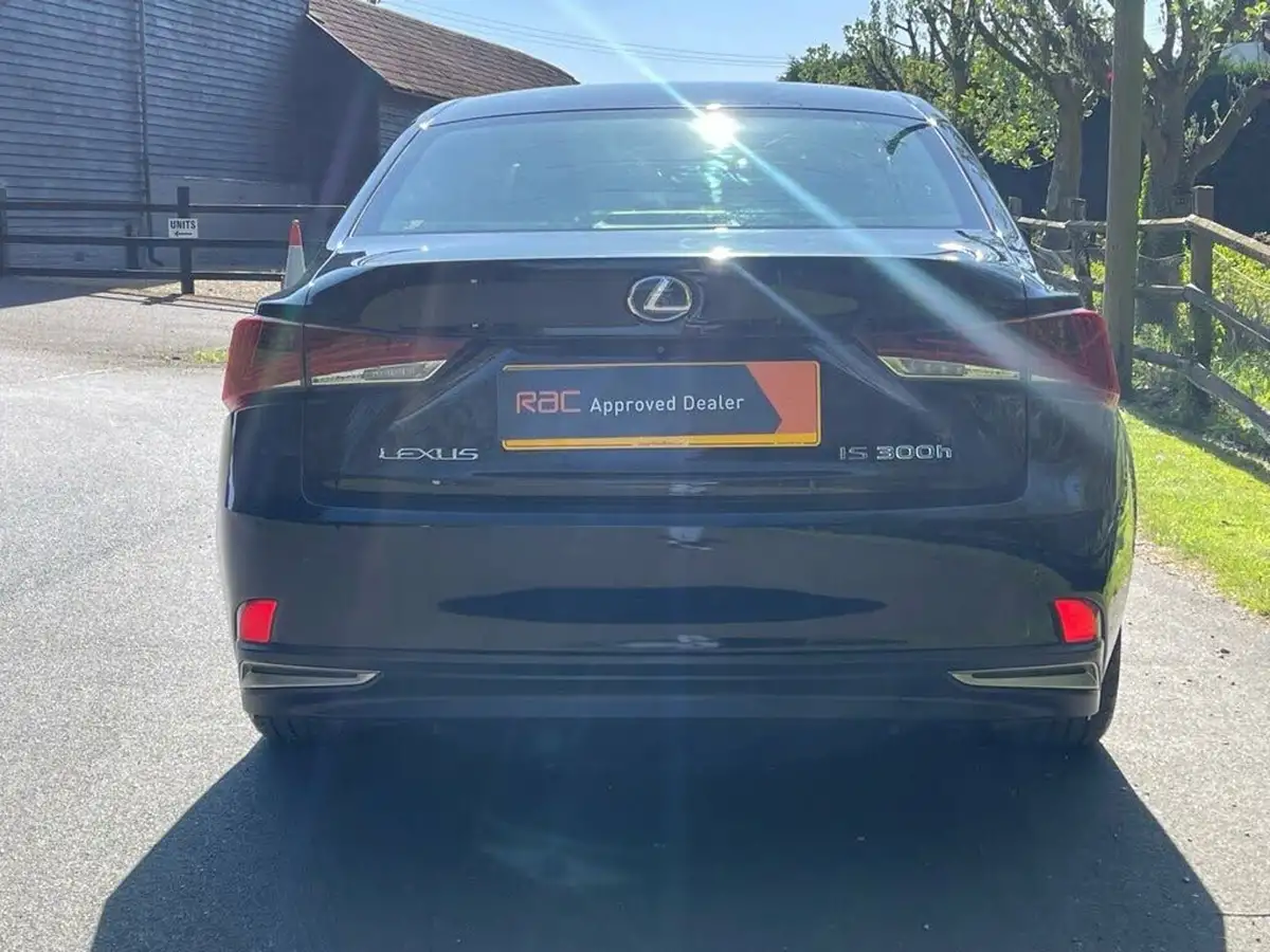 2017-lexus-is-300h-25-executive-edition-big-4
