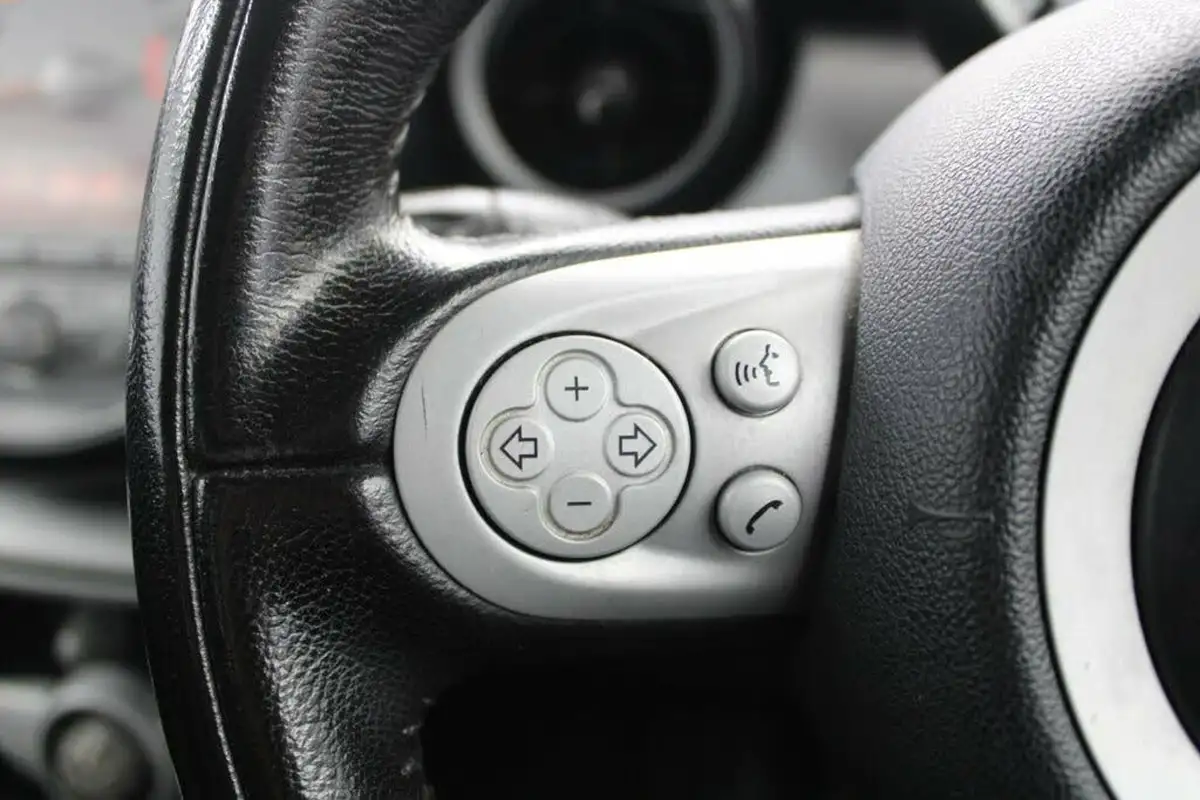 2010-mini-cooper-14-first-75bhp-big-22