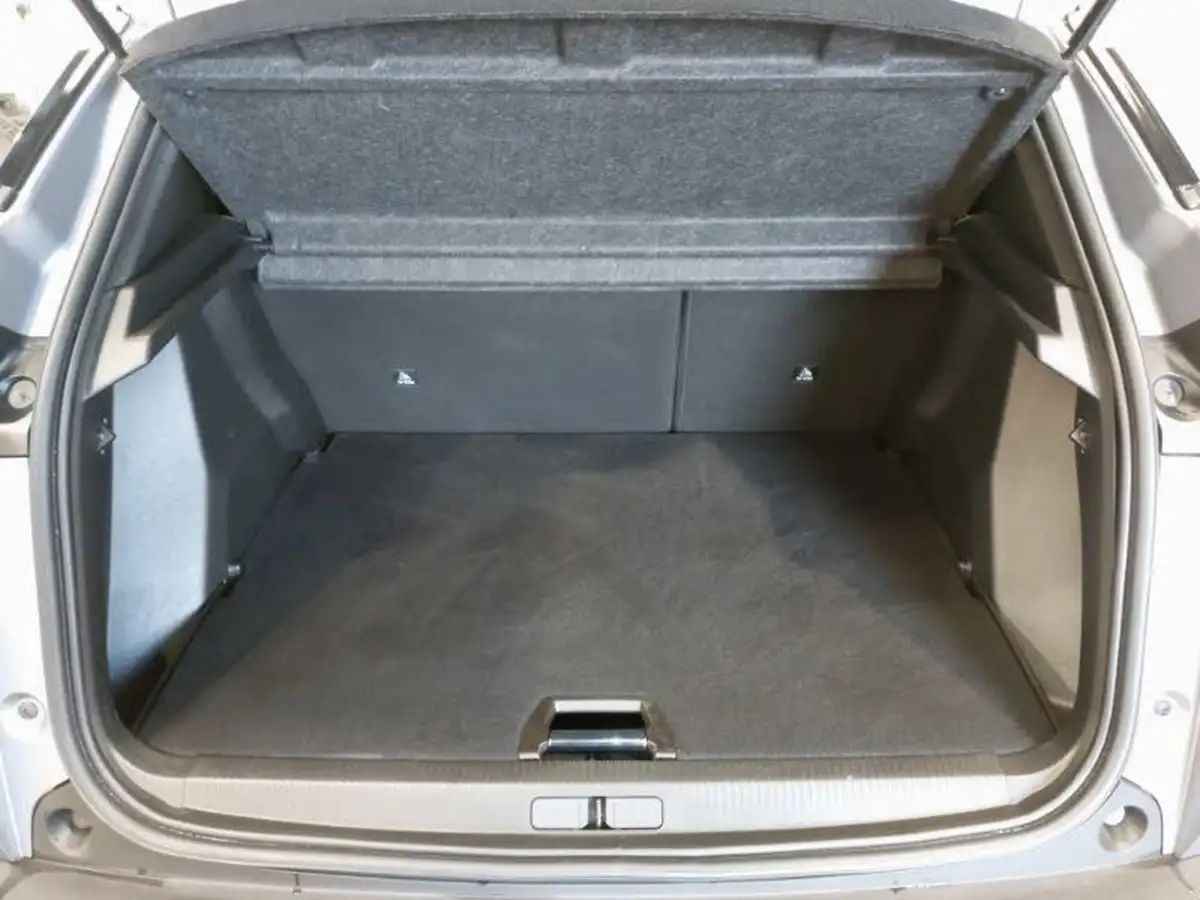 2024-peugeot-2008-suv-e-allure-136ps-50kwh-big-7