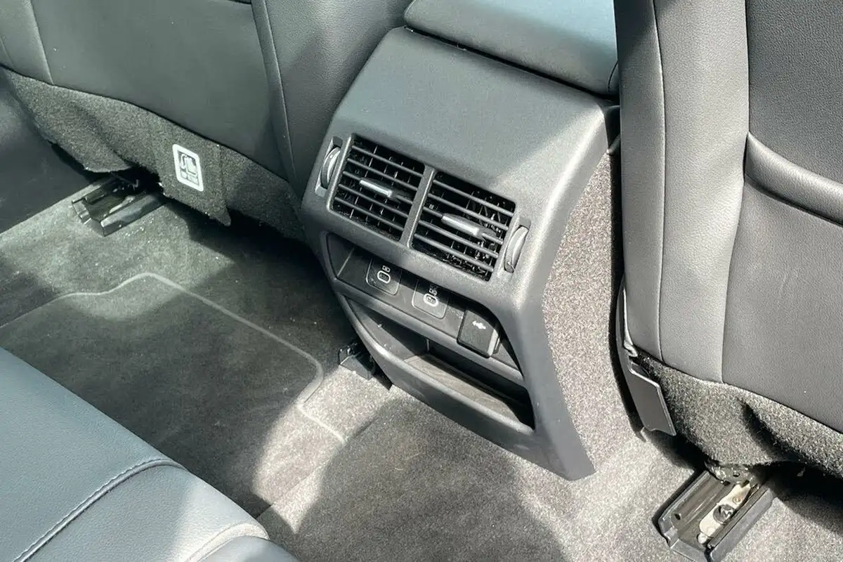 2024-land-rover-discovery-sport-15-p300e-dynamic-se-big-28