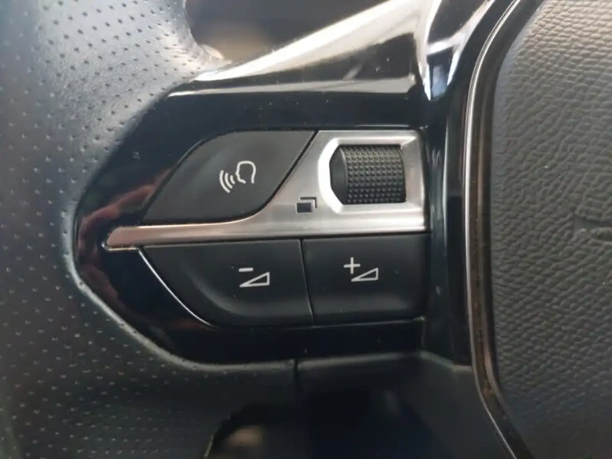 2021-peugeot-2008-suv-e-gt-premium-big-17