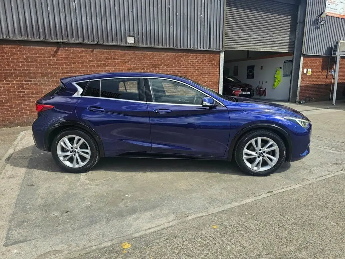 2017-infiniti-q30-16-se-156ps-business-pack-dct-big-6