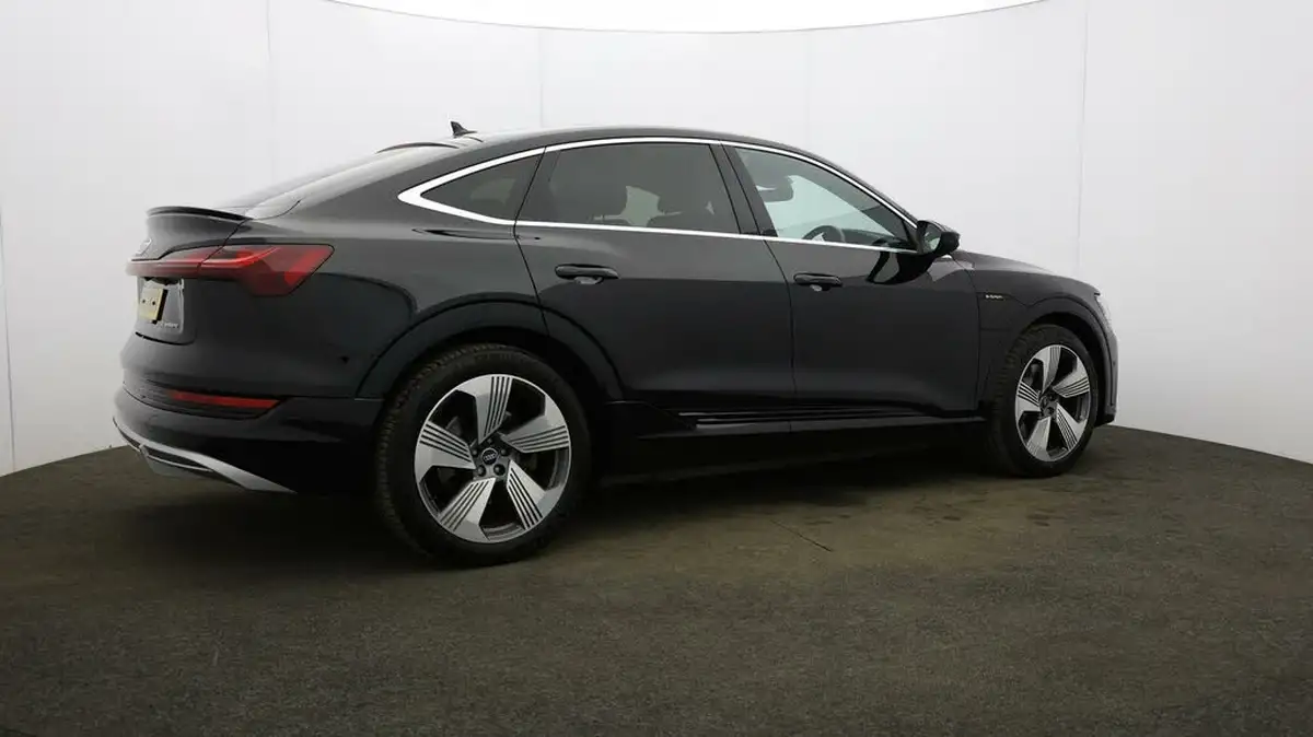 2021-audi-e-tron-50e-s-line-sportback-big-49