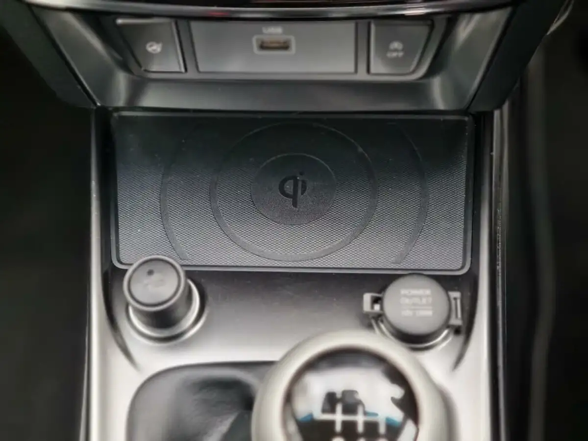 2022-kgm-ssangyong-tivoli-15-ultimate-big-27
