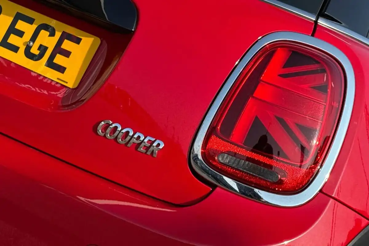 2019-mini-cooper-15-cooper-classic-hatchback-3d-big-35